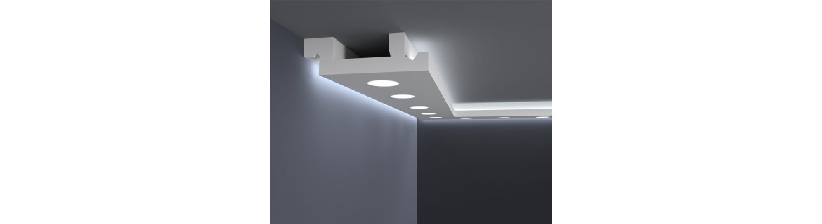 Podwieszany sufit oświetlający ścianę i sufit